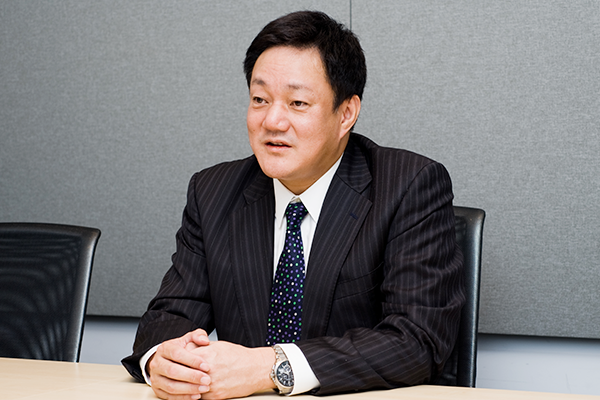 執行役員 素材・エネルギー本部 統括本部長 五十嵐慎二