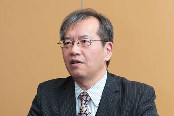 情報・通信システム社 ITプラットフォーム事業本部 サービスイノベーション統括本部 統合プラットフォームソリューション本部 本部長／荒井弘治