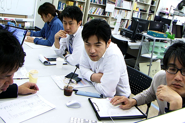 デザイナーやエンジニアと密なコミュニケーションを取りながら制作を進めています